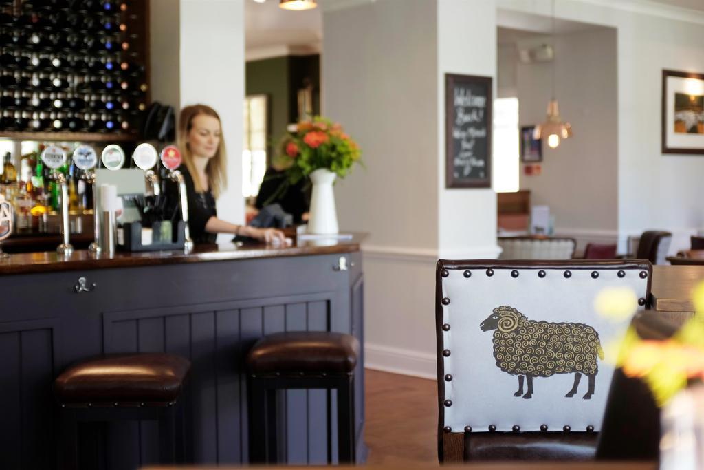 Hotel The Fleece à Witney Extérieur photo