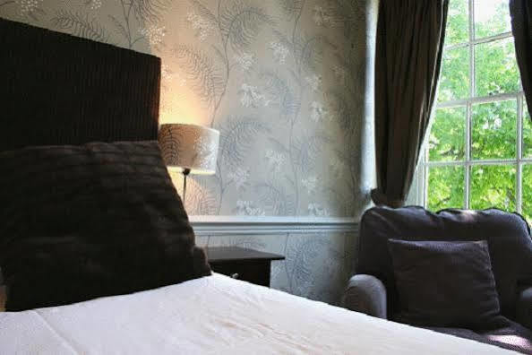Hotel The Fleece à Witney Extérieur photo