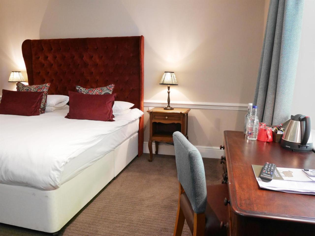 Hotel The Fleece à Witney Extérieur photo